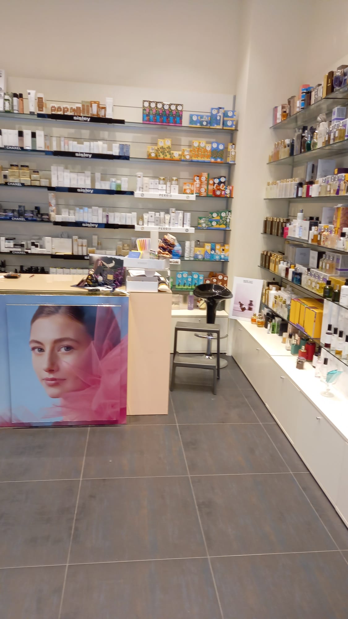 Interno della profumeria